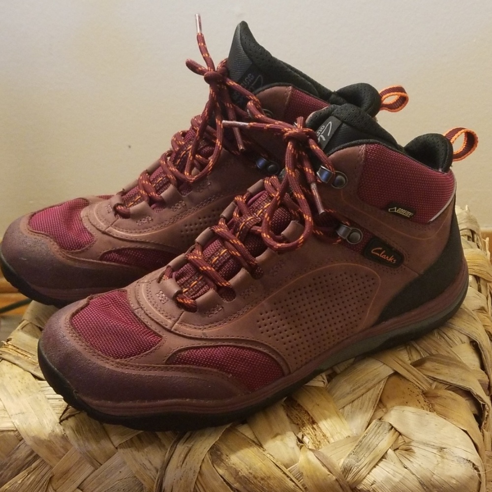 Clarks Magenta goretex hiking boots - like new